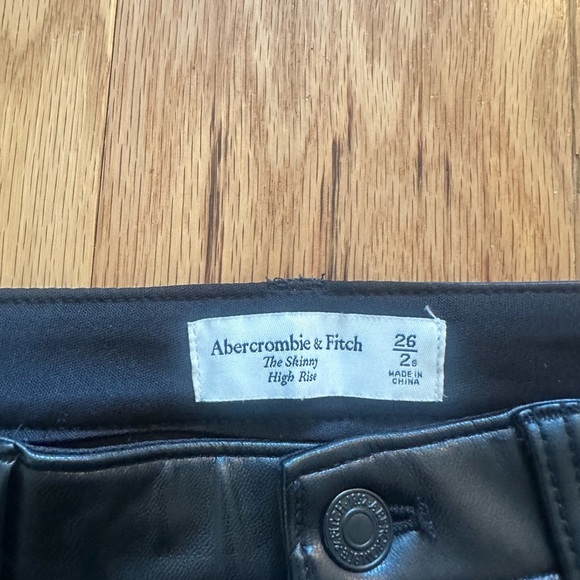 Abercrombie The Skinny High rise Leather Pants Size 26 - Picture 4 of 5